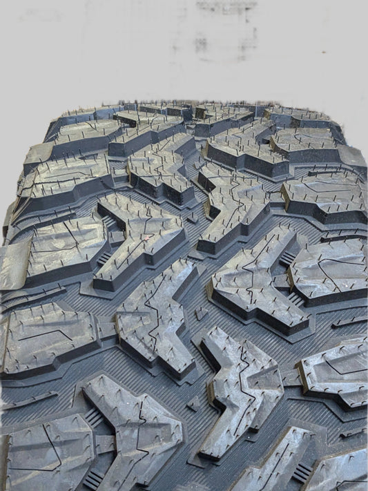 RADAR RENEGADE X LT 33 12.5 20 114Q LRE 10PLY MUD TERRAIN TIRE RACSTH0043