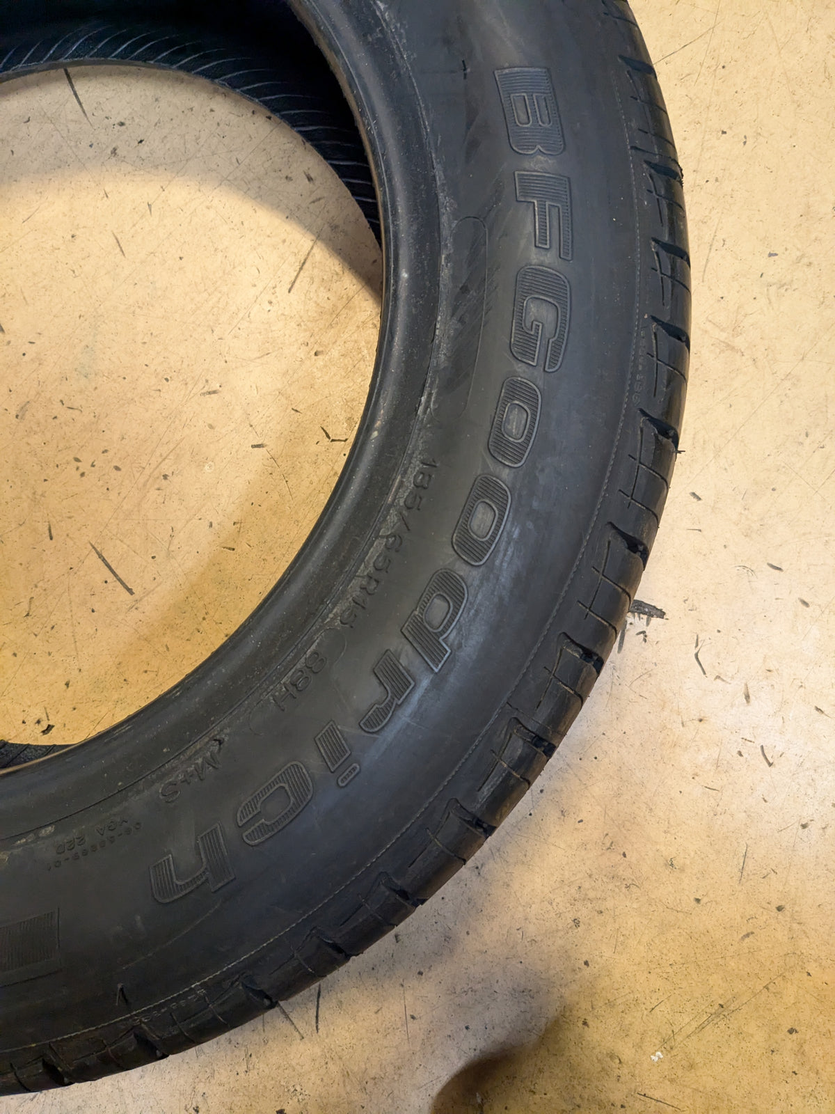 NOS BFGOODRICH ADVANTAGE T/A BSW P 185 65 15 88H ALL SEASON TIRE 08163