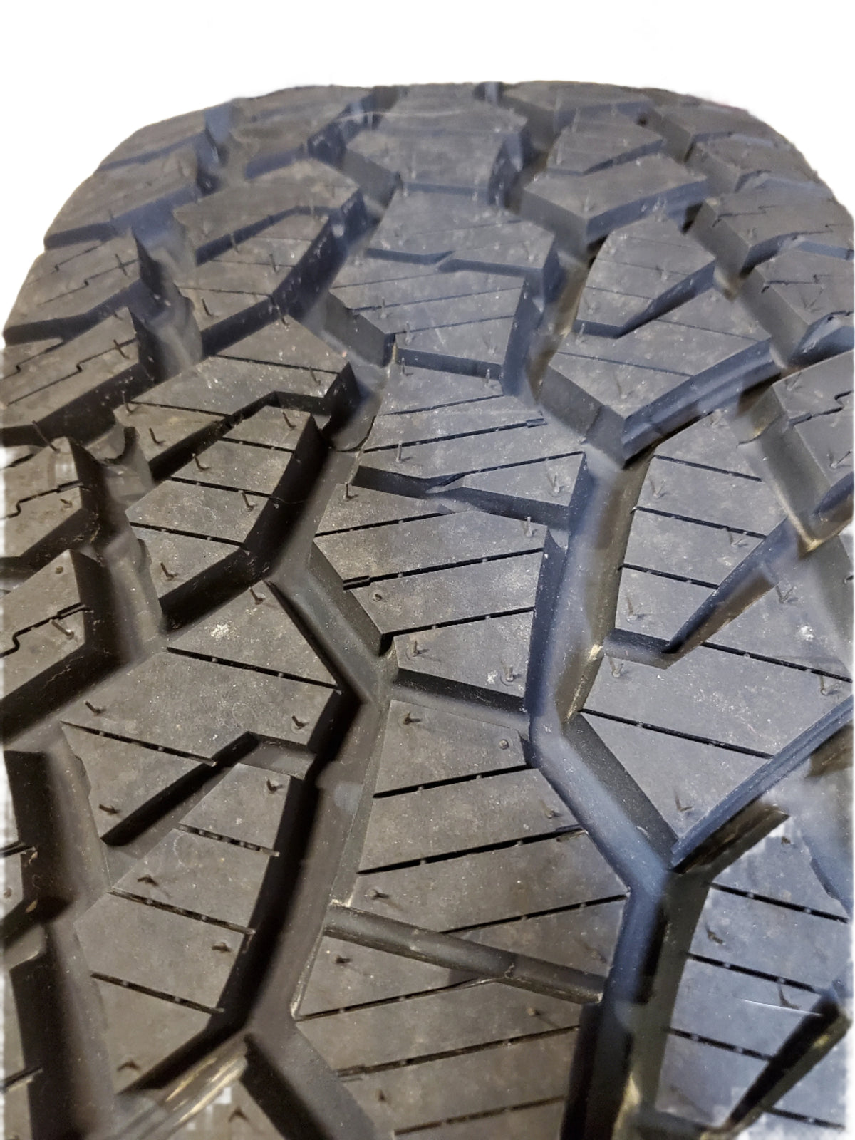 PATHFINDER ALL TERRAIN BSW LT 275 70 18 125/122S 10PLY  TIRE 2022236