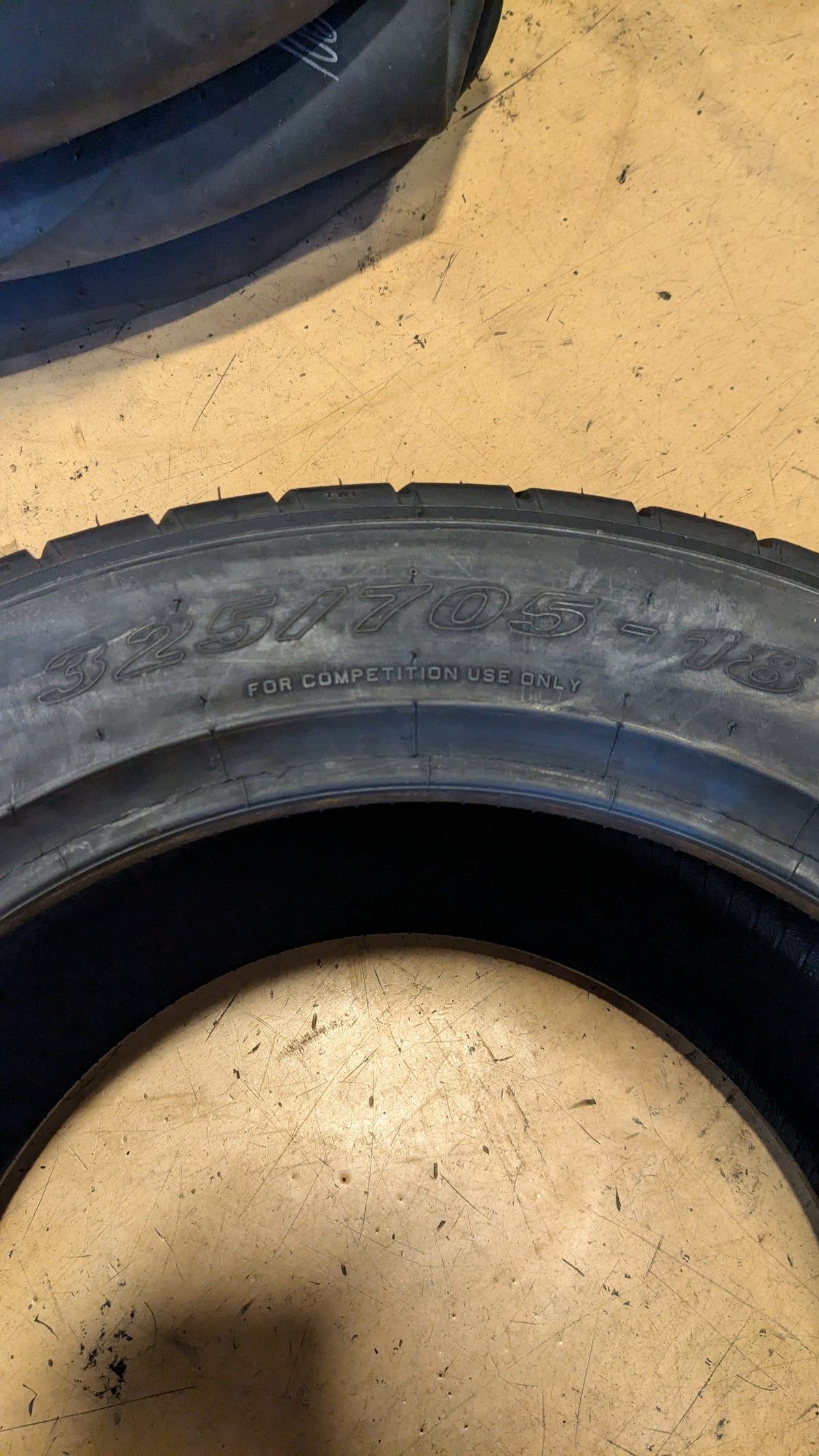 PIRELLI TRACK RAIN FIA WHA BSW  325 705 18 RAIN TIRE 32570518