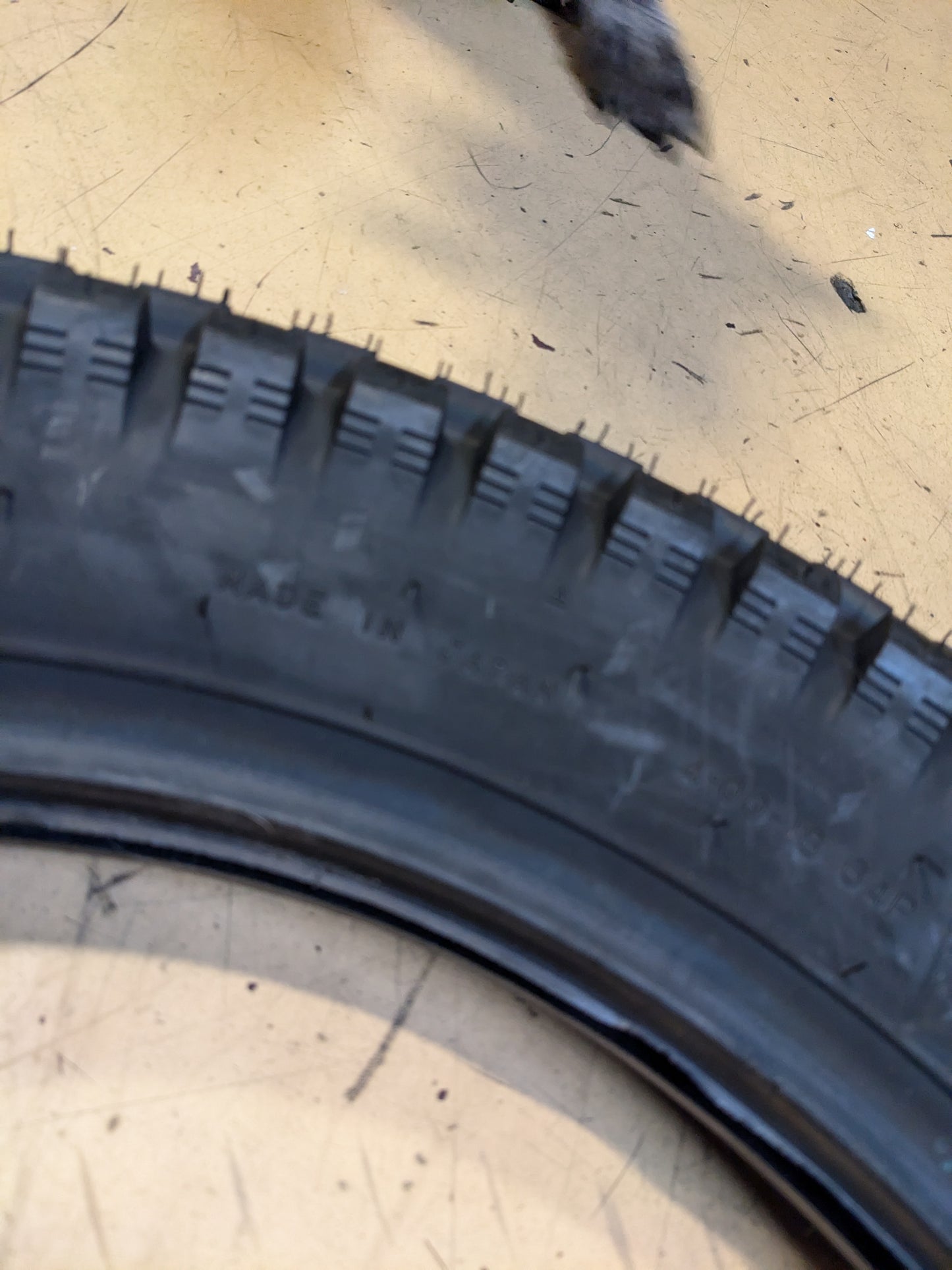 DUNLOP K950 BSW 4.00 18 4PR 64P REAR MOTORCYCLE TIRE 45112401