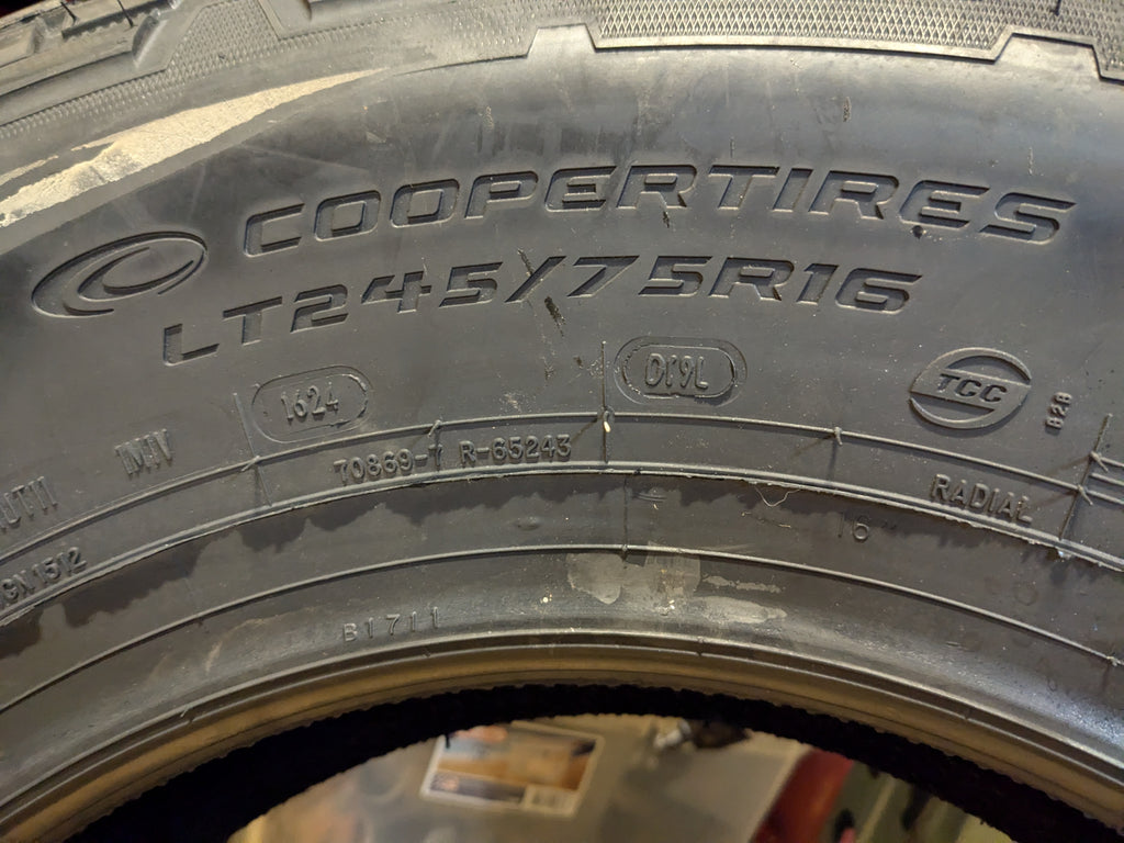 COOPER DISCOVERER AT3 LT OWL LT 245 75 16 120/116R E ALL TERRAIN TIRE