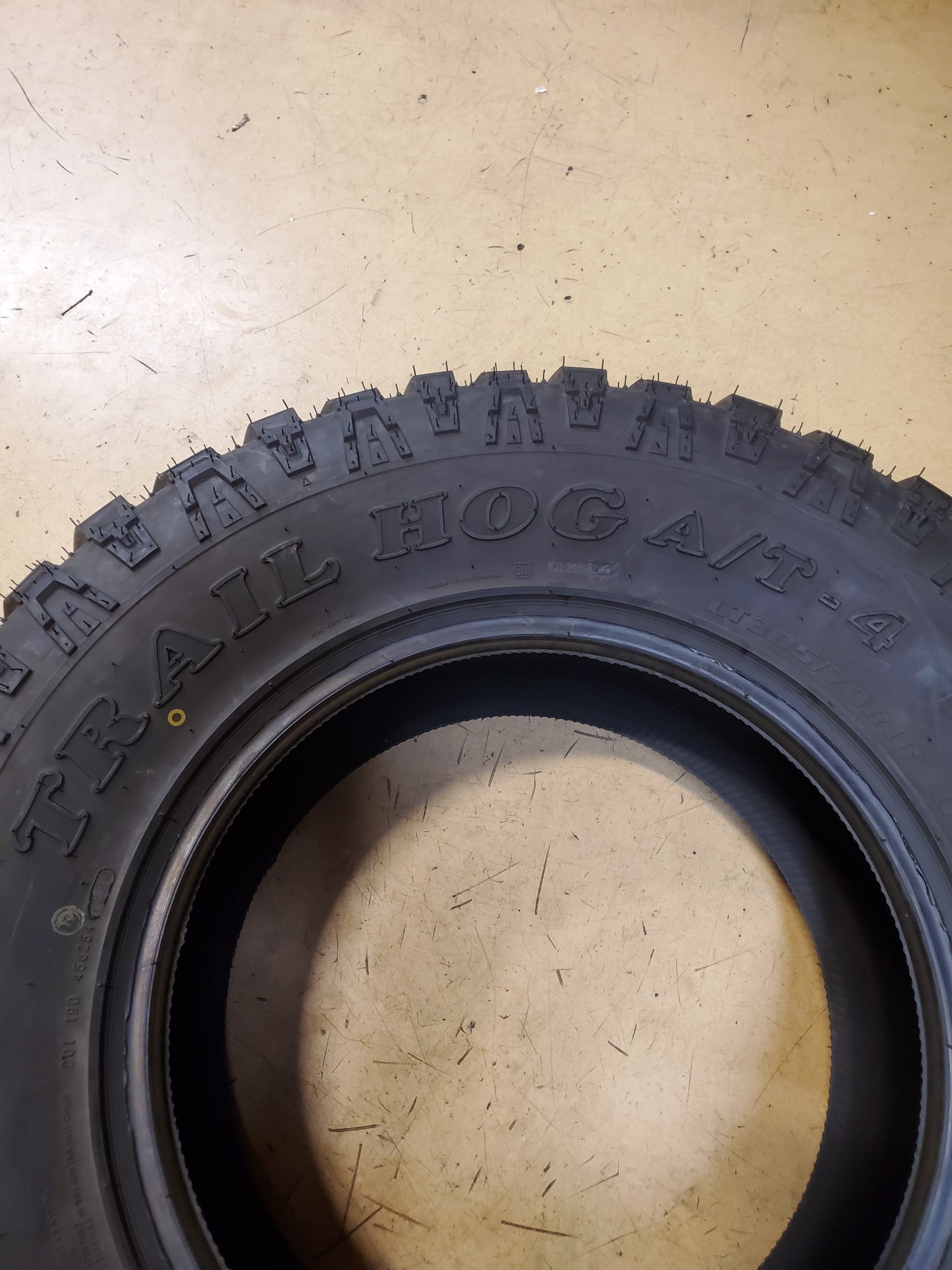 KANATI TRAIL HOG A/T-4 BSW LT 305 70 18 126/123Q 10PLY ALL TERRAIN TIRE LTG1830570